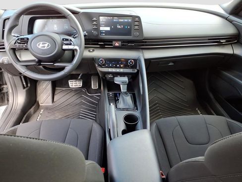 Used 2025 Hyundai Elantra Sport image 10