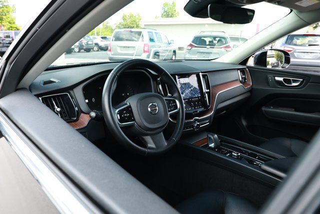 Used 2023 Volvo XC60 B5 Plus FWD image 25