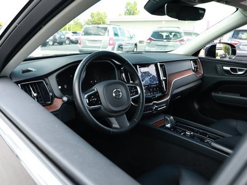 Used 2023 Volvo XC60 B5 Plus FWD image 25