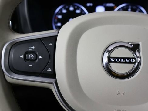 Used 2021 Volvo XC60 T5 Momentum w/ Premium Package image 31