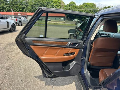 Used 2018 Subaru Outback 3.6R Touring AWD/4WD image 14