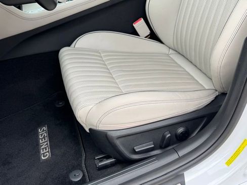 Used 2023 Genesis G70 2.0T w/ Sport Prestige Package image 13