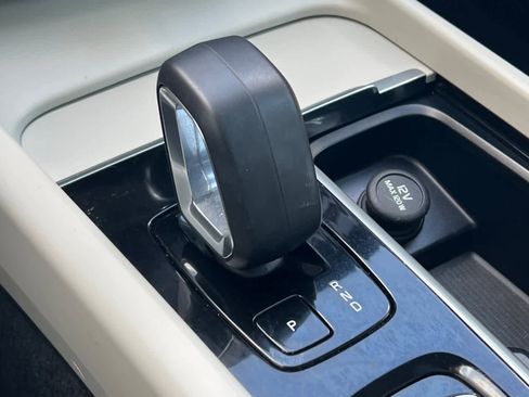 Used 2023 Volvo XC60 B5 Core image 26