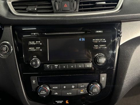 Used 2015 Nissan Rogue SV image 11