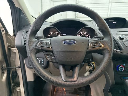 Used 2017 Ford Escape SE image 16
