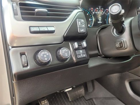 Used 2020 Chevrolet Suburban Premier image 26