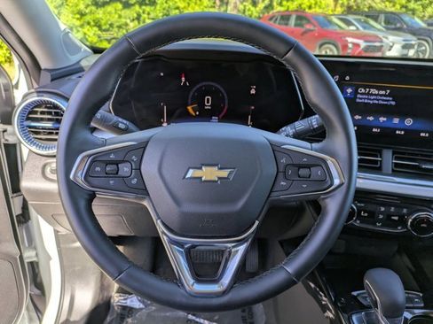 Used 2025 Chevrolet Trax LT w/ LT Convenience Package image 22