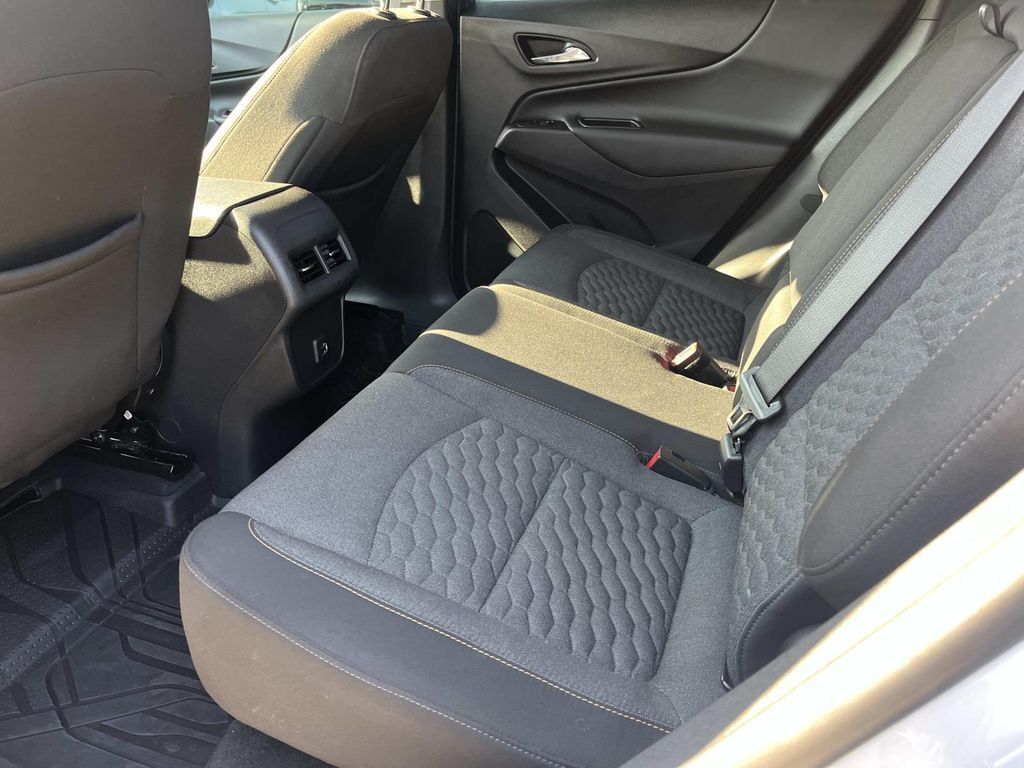 Used 2021 Chevrolet Equinox LT FWD image 22