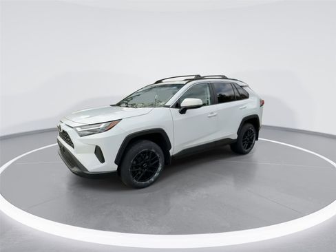 Used 2023 Toyota RAV4 XLE image 4