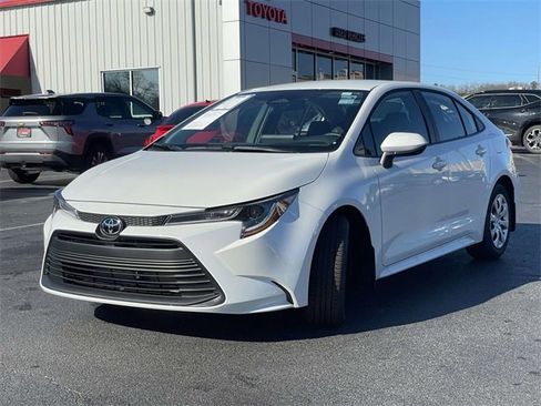 Used 2026 Toyota Corolla SE image 6