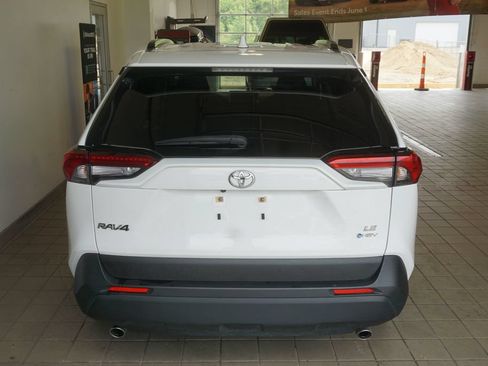 Used 2025 Toyota RAV4 LE AWD/4WD image 13