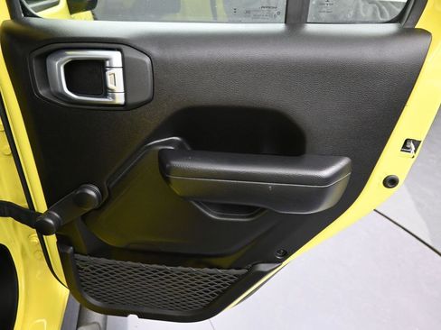 Used 2023 Jeep Gladiator Sport image 30