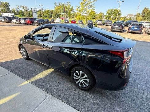 Used 2020 Toyota Prius LE AWD/4WD image 4
