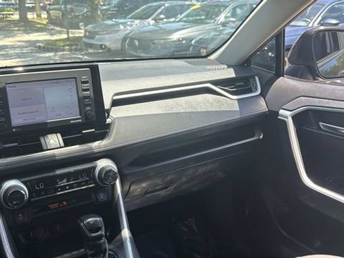 Used 2022 Toyota RAV4 XLE w/ Convenience Package FWD image 15
