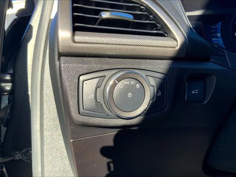 Used 2018 Ford Fusion SE w/ Fusion SE Technology Package image 35