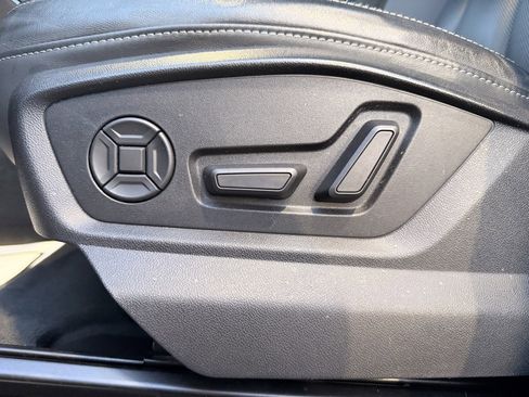 Used 2019 Audi Q8 Prestige image 26