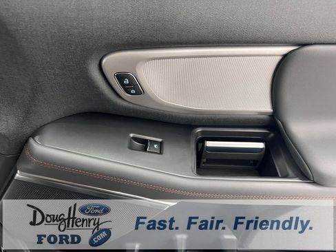 New 2025 Ford Expedition Active image 42