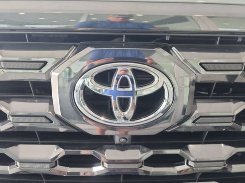 Used 2025 Toyota Tundra Platinum AWD/4WD image 30