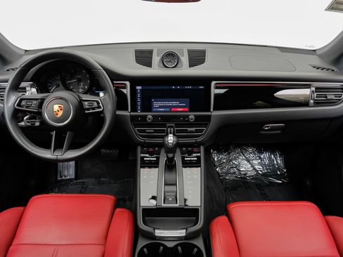Used 2023 Porsche Macan AWD/4WD image 19