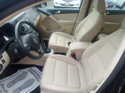 Used 2017 Volkswagen Tiguan S image 10