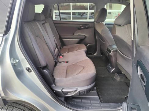 Used 2024 Toyota Highlander LE image 13