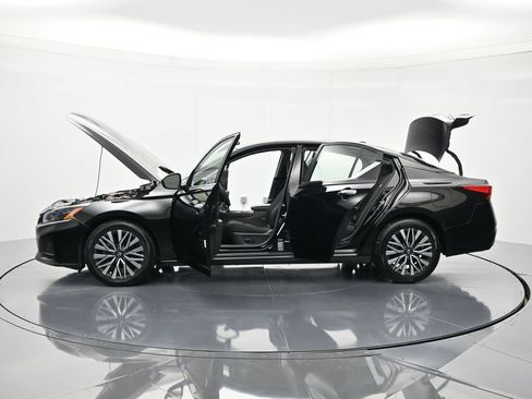Used 2024 Nissan Altima 2.5 SV FWD image 45