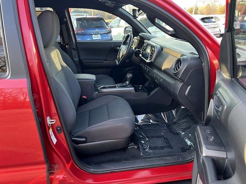 Used 2019 Toyota Tacoma TRD Off-Road image 10