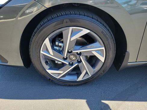 Certified 2025 Hyundai Elantra Sport FWD image 31