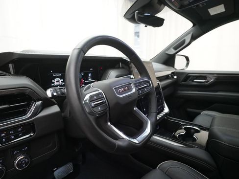 Used 2025 GMC Yukon Elevation w/ LPO, Elevation Black Package AWD/4WD image 8