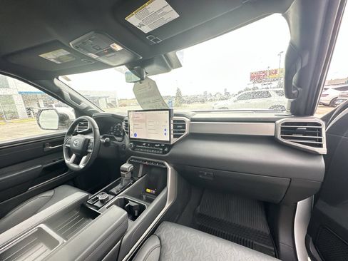 Used 2025 Toyota Tundra Limited AWD/4WD image 30
