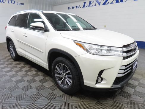 Used 2018 Toyota Highlander XLE image 3