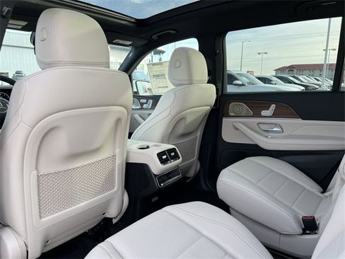 Certified 2025 Mercedes-Benz GLS 450 4MATIC image 39
