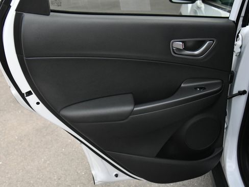 Used 2021 Hyundai Kona Limited FWD image 35