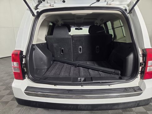 Used 2012 Jeep Patriot Latitude FWD image 28