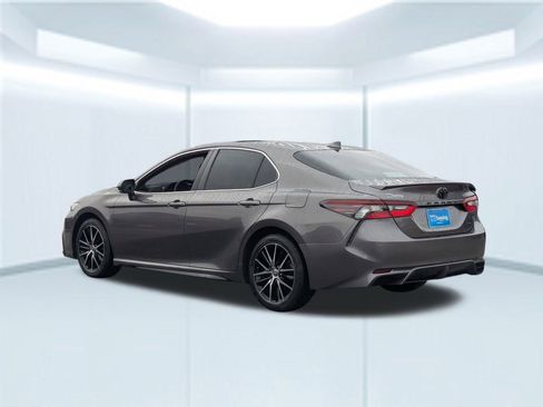Used 2022 Toyota Camry SE image 4