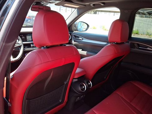 Used 2024 Alfa Romeo Stelvio Veloce AWD/4WD image 21