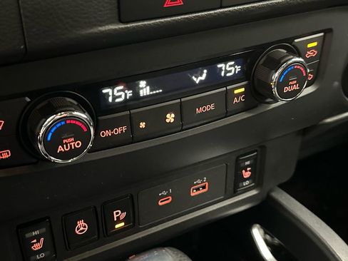 Used 2022 Nissan Frontier SV image 23
