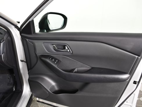 Used 2024 Nissan Rogue S AWD/4WD image 38