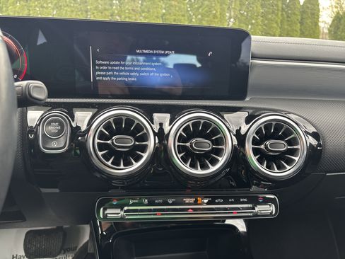 Used 2022 Mercedes-Benz CLA 250 4MATIC image 25