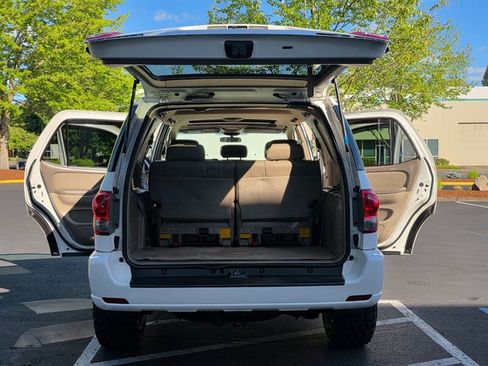 Used 2005 Toyota Sequoia SR5 AWD/4WD image 31
