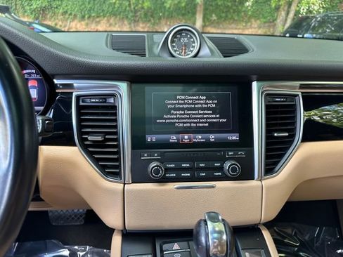 Used 2018 Porsche Macan Sport Edition w/ Driver Memory Package image 19