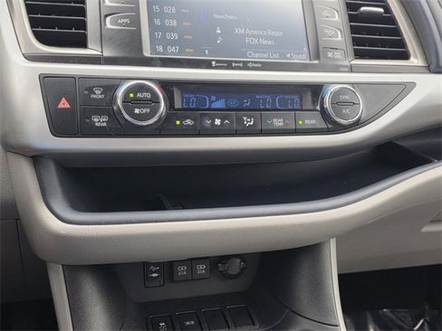 Used 2019 Toyota Highlander XLE image 23