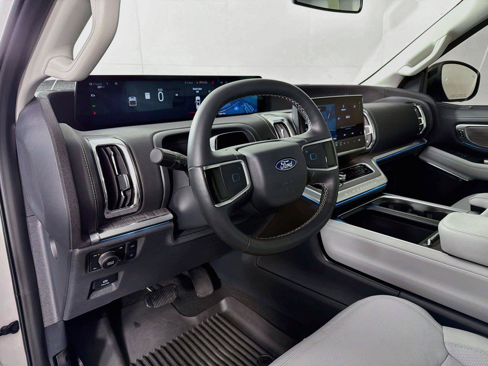 Used 2026 Ford Expedition Max Platinum w/ Platinum Ultimate Package AWD/4WD image 16