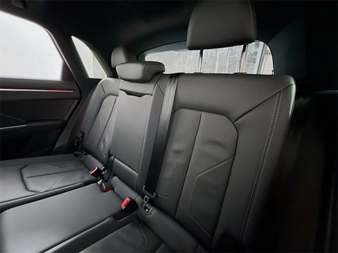 Used 2024 Audi Q3 2.0T Premium Plus w/ Premium Plus Package image 21