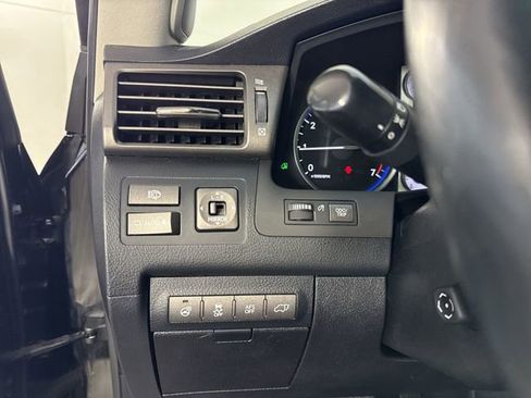 Used 2011 Lexus LX 570 4WD w/ Luxury Pkg image 15