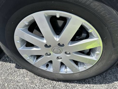 Used 2013 Chrysler Town & Country Touring FWD image 20