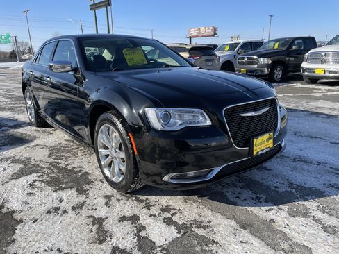 Used 2019 Chrysler 300 Limited image 2