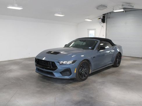 Used 2025 Ford Mustang GT Premium RWD image 4