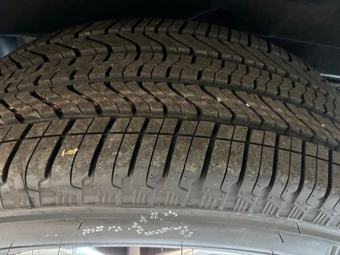 New 2026 GMC Sierra 1500 SLE w/ Preferred Package image 7