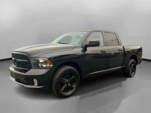 Used 2018 RAM 1500 Express w/ Black Ram 1500 Express Group AWD/4WD image 5